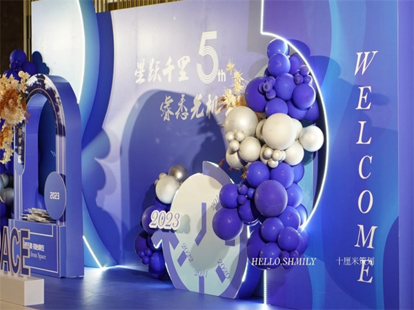 如何通过周年庆策划展现品牌成长历程的精彩？